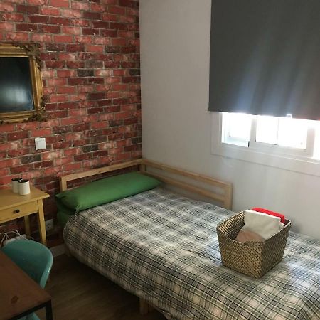Practical Room: Barcelona-Fira-Airport โอสปิตาเล็ต เดอ โยเบรกัต ภายนอก รูปภาพ